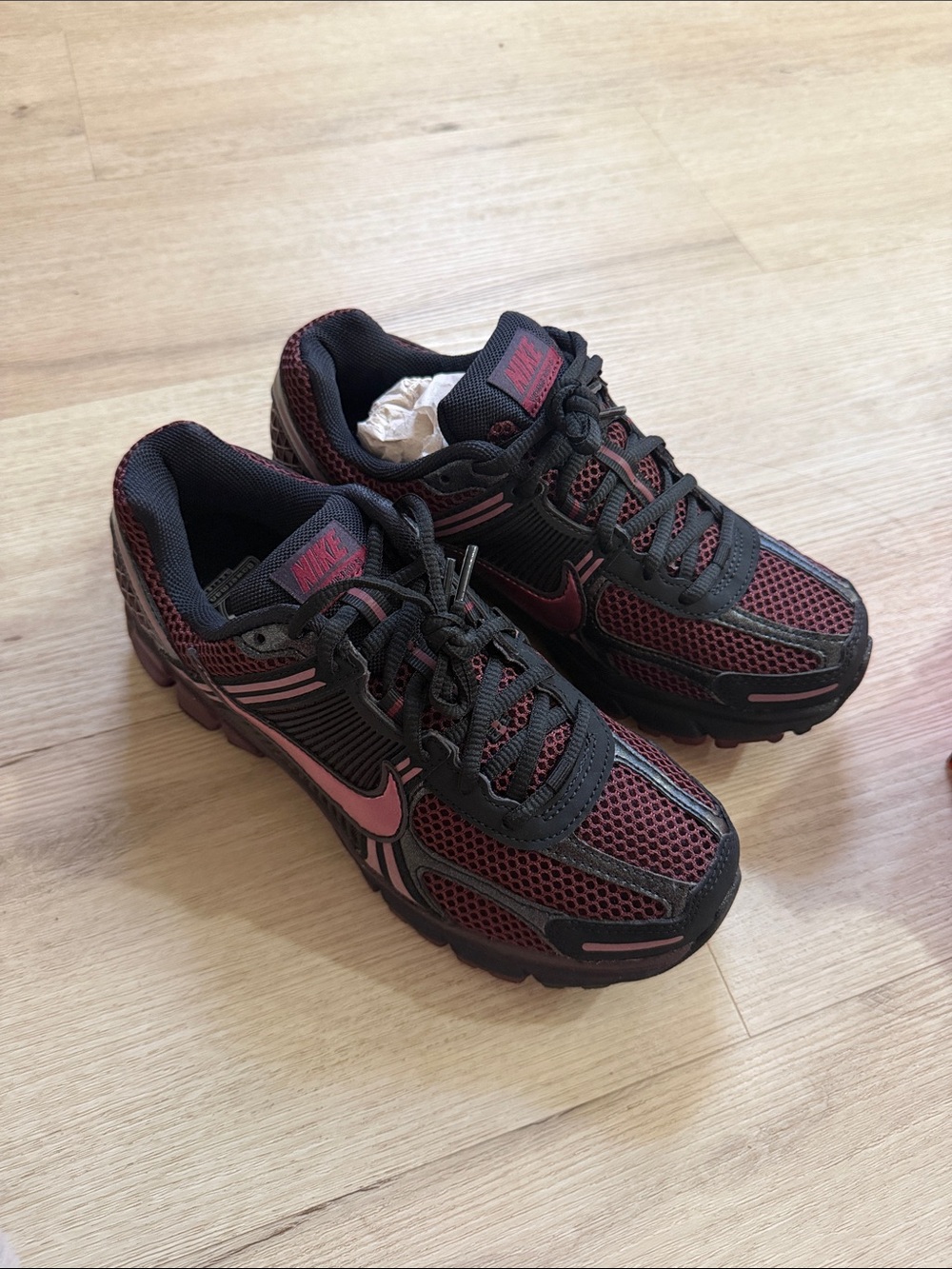 Nike Men's Burgundy and Black Athletic Sneaker